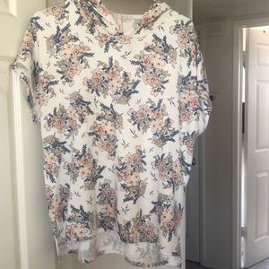 Super cute floral shirt